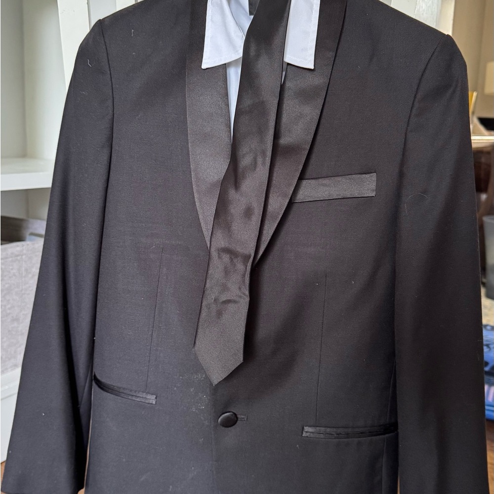 Calvin Klein Elegant Black Tuxedo